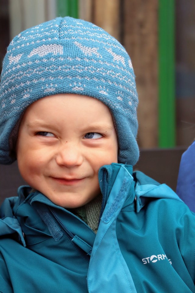 Alvdal ullue med refleks Blue Barn - 1