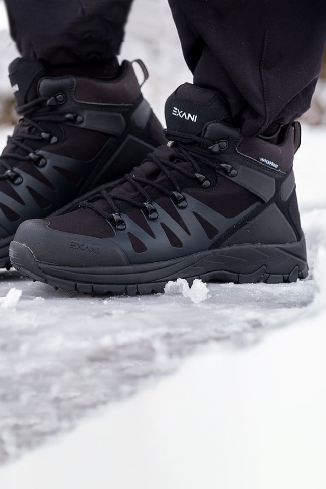 Svartisen mid vanntett piggsko Black Dame - 1