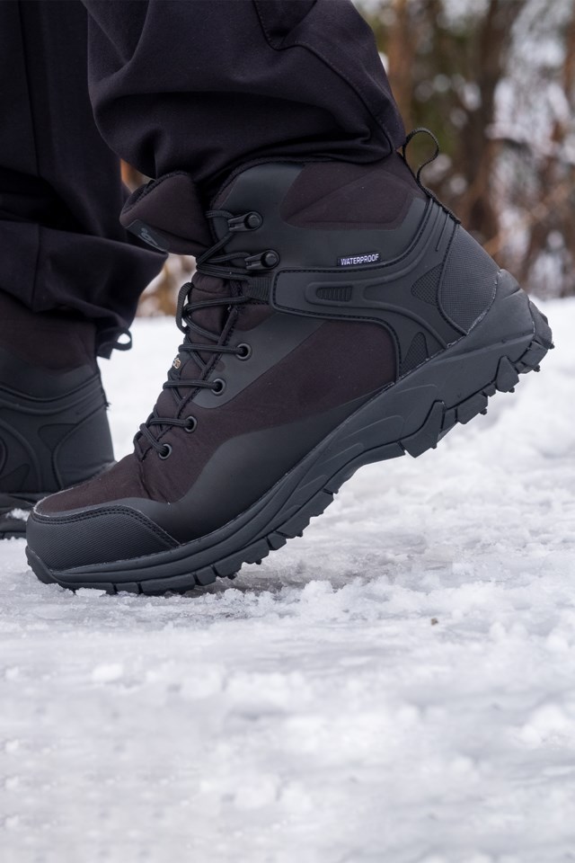 Frostfjell vanntett piggsko dame Black Dame - 1