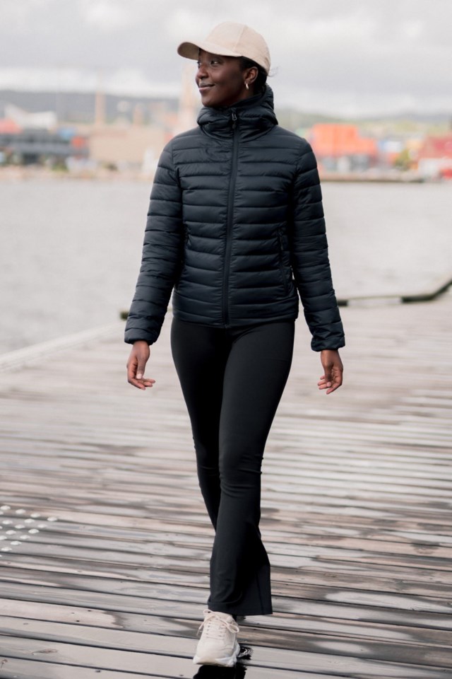 Folgelia jakke m/ hette Black Dame - 1