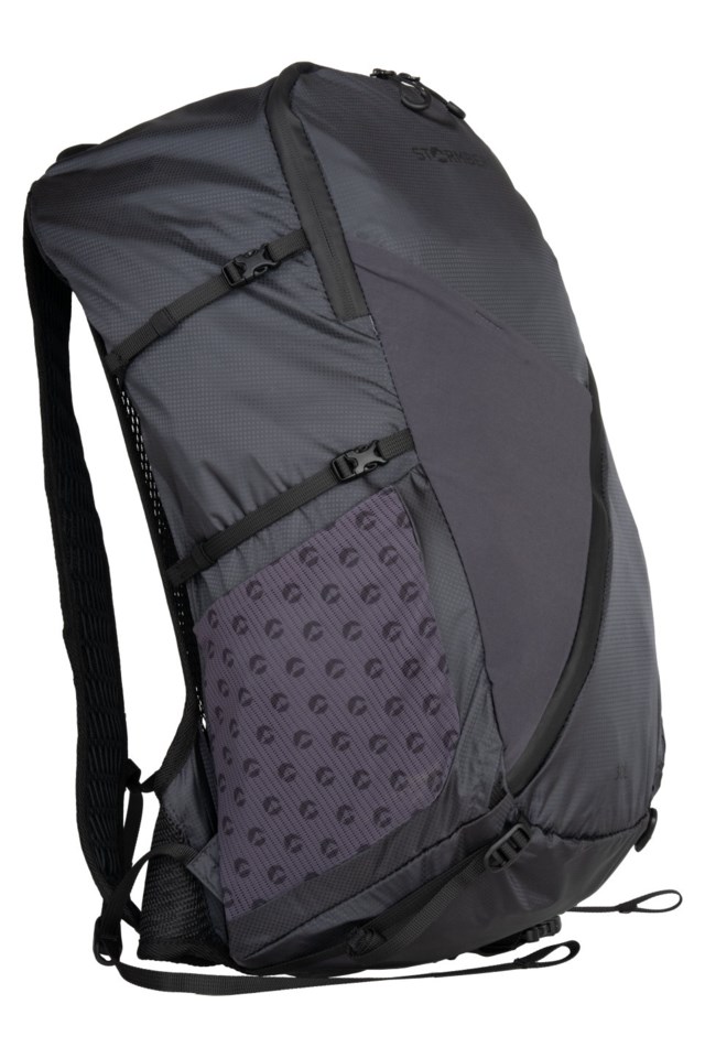 Prekestolen ultralett tursekk m/ drikkeblære 30 L Black Turutstyr - 1