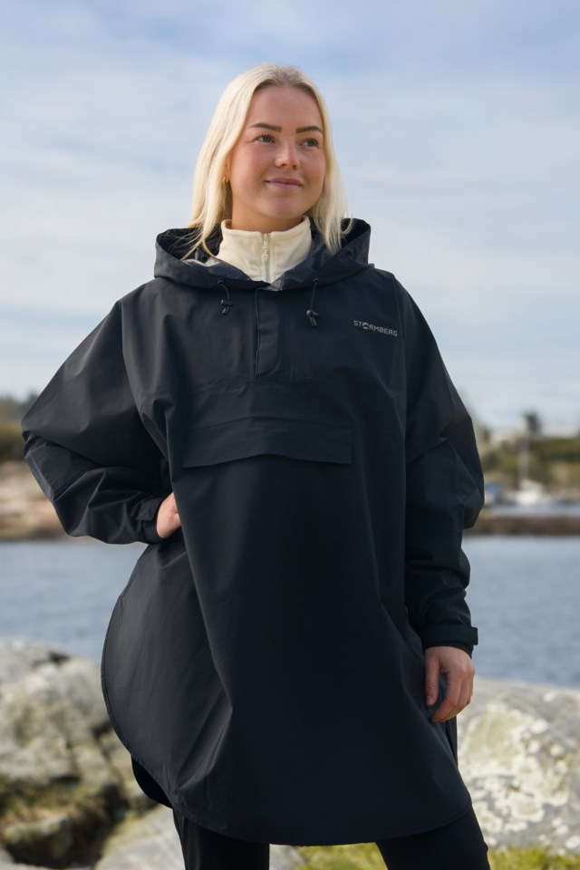 Tromsø skallponcho Jet Black - 1
