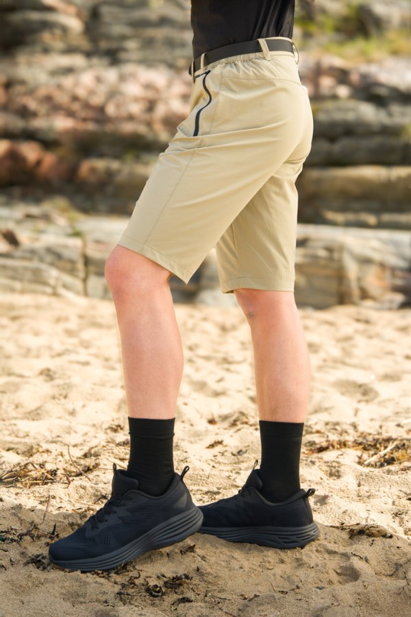 Stormberg Fjørå turshorts herre beige 4-veis stretch hurtigtørkende lettvekt 230g 3 glidelåslommer belte teknisk passform ventilerende