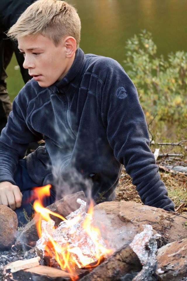 Hyggestien fleecejakke barn 8-14 Blue Barn - 1