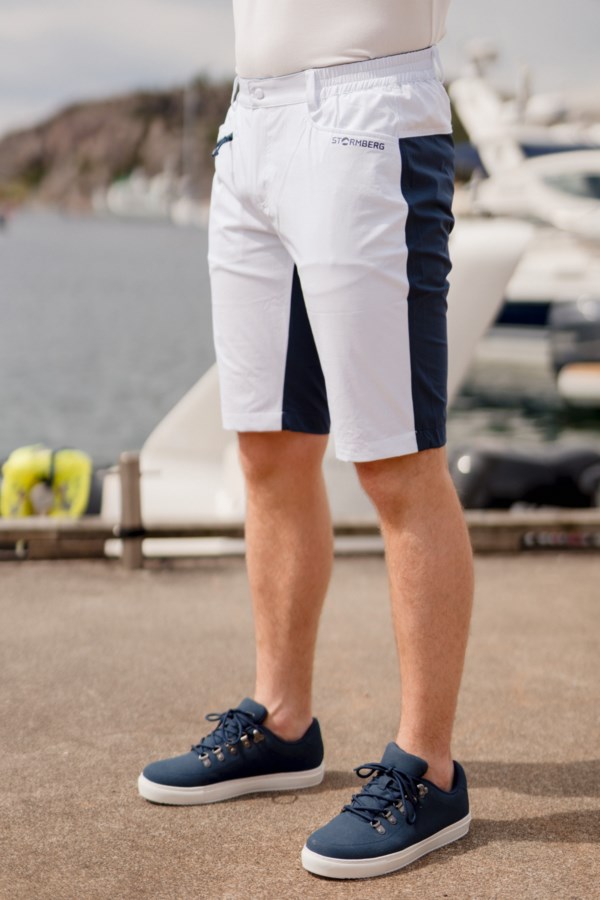 Stormberg Solastranda turshorts herre hvit blå 4-veis stretch meshfôr glidelåslomme lår elastikk linning beltehemper maritimt 299 kr