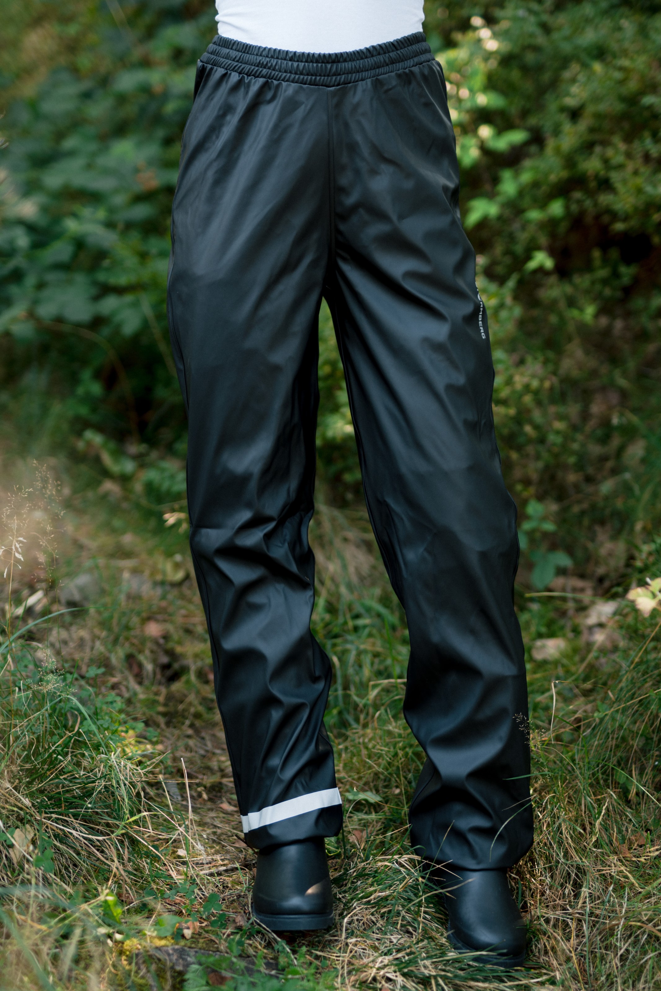Stormberg Regndag regnbukse unisex sort stretch 10000 mm vannsøyle Super Proof vindtett refleks strikk linning 299 kr 91 vurderinger LAVPRIS