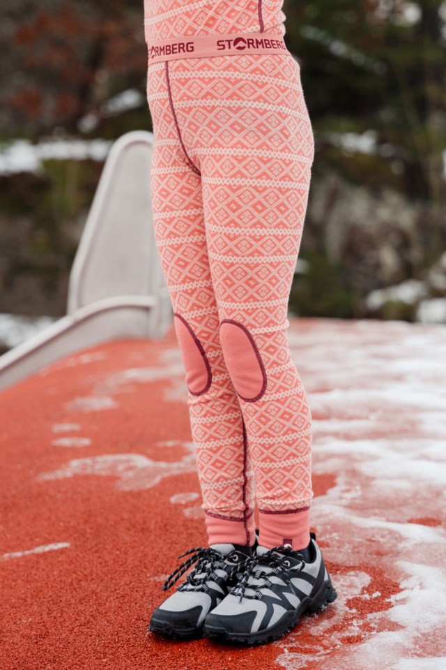 Rauland 2-lags ullongs barn 1-7 Red Barn - 1