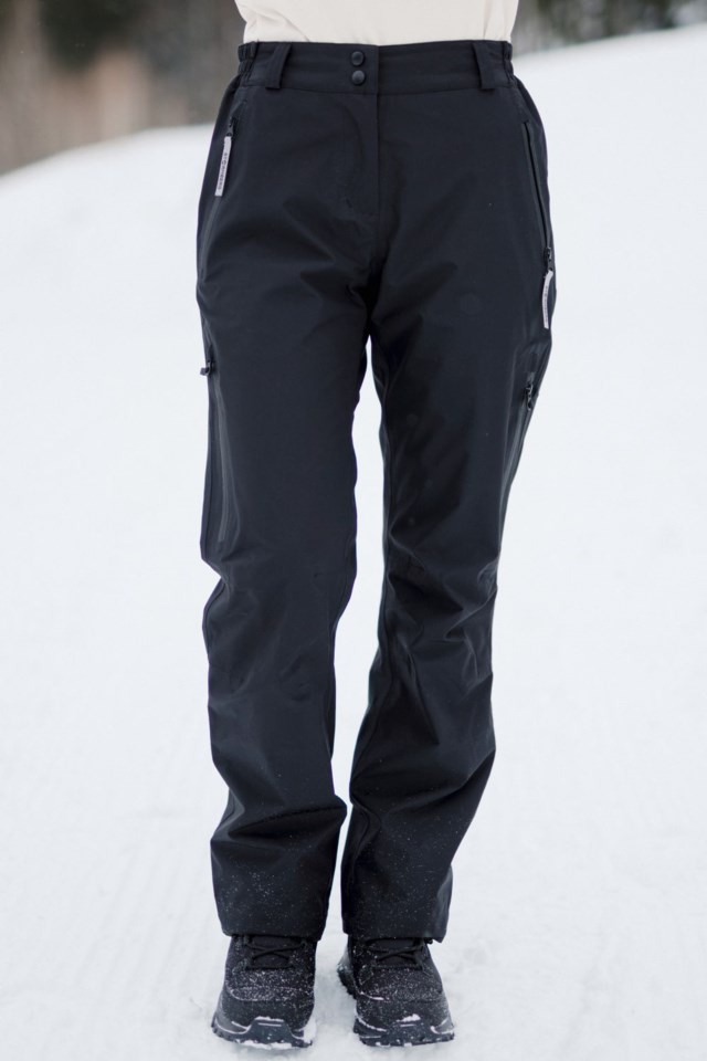 Romsdal 3-lags teknisk skallbukse m/ korte ben Black Dame - 1