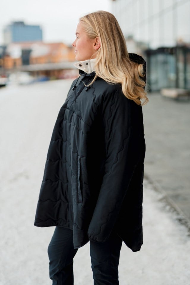 Voieåsen vattert poncho Black Dame - 1