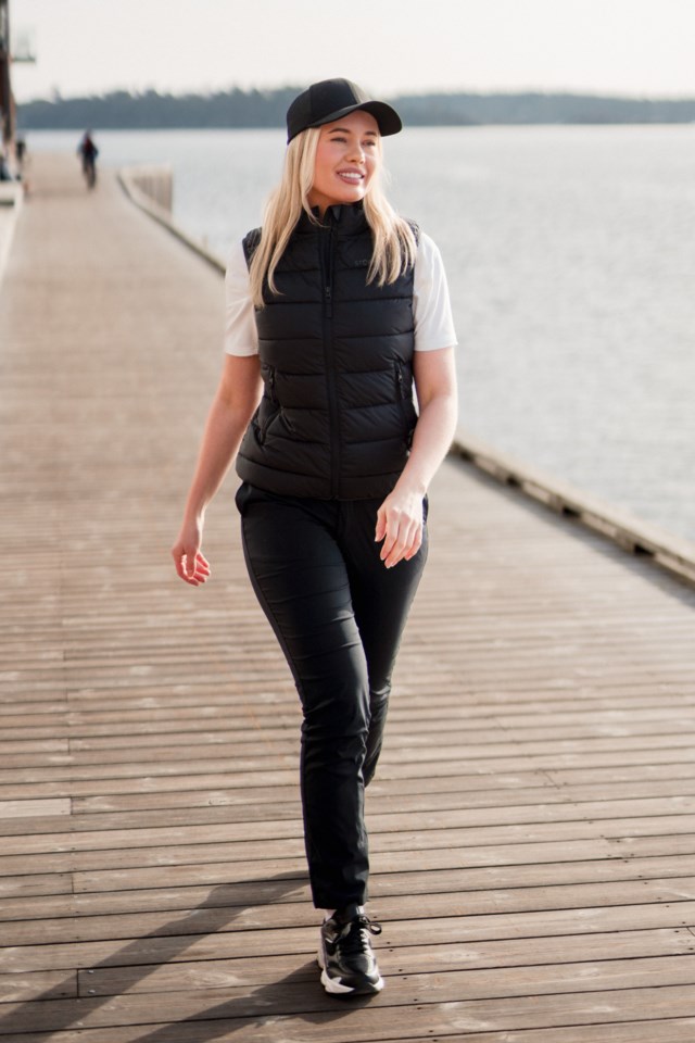 Strimfonna vattert vest Black Dame - 1