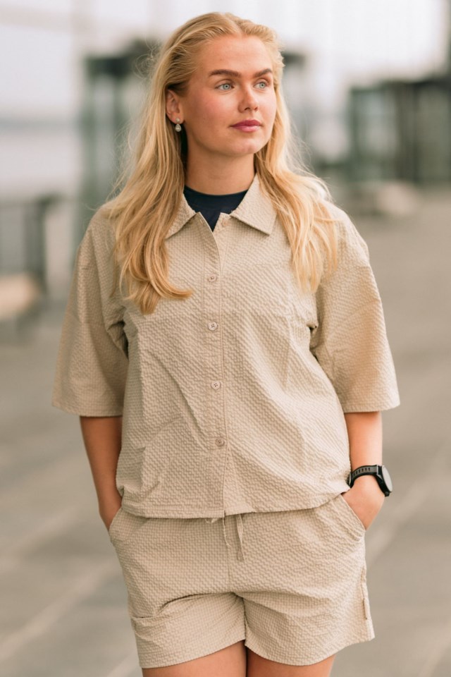 Klepp kort skjorte i krepp Beige Dame - 1